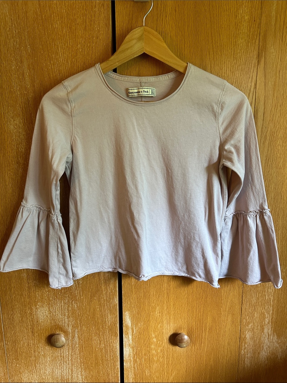 🦋 Abercrombie & Fitch Lavender Bell-Sleeve Crewneck Top